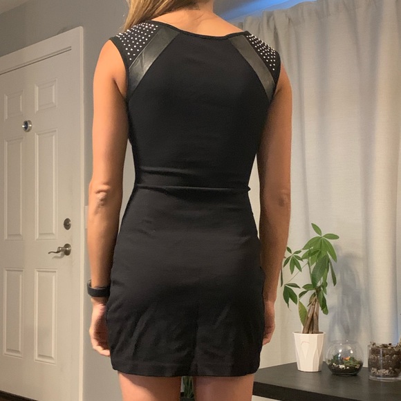 Black bodycon dress - Picture 2 of 4